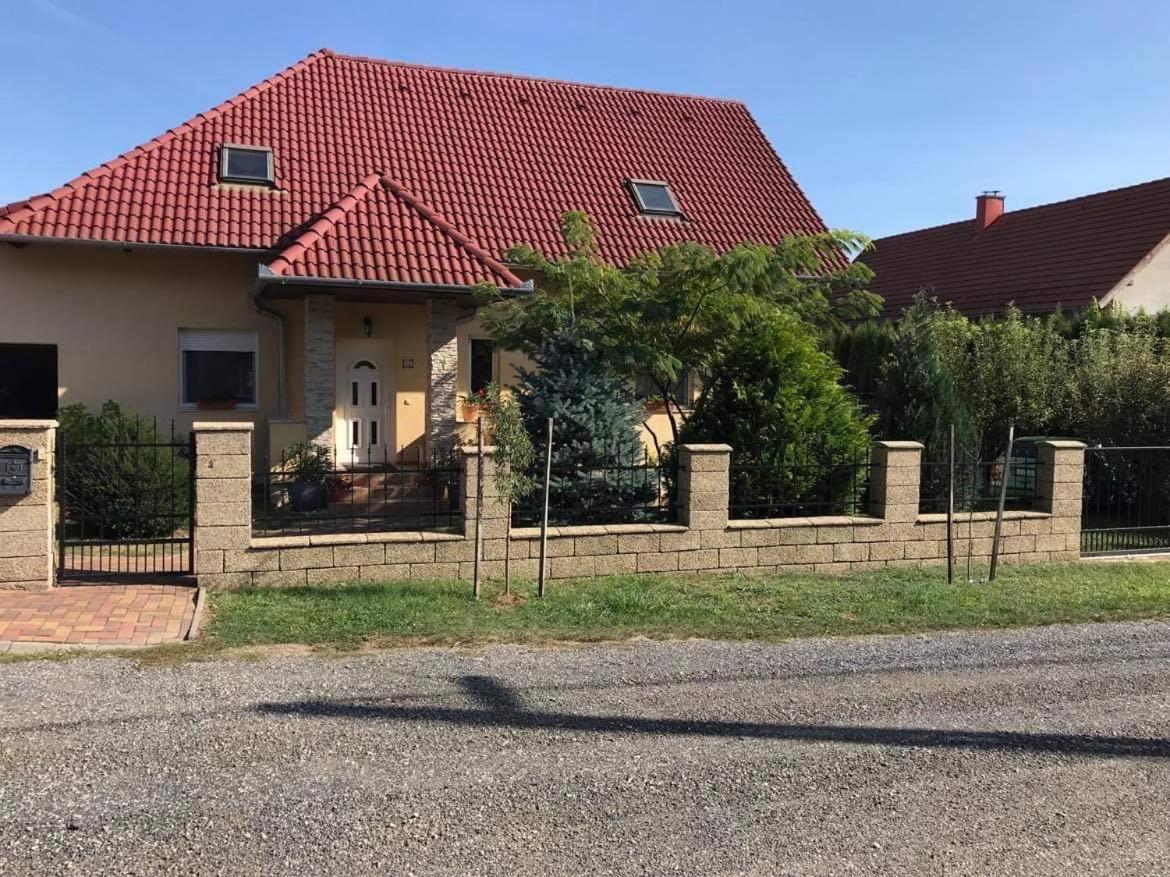 Jasmin Apartment House Vonyarcvashegy Bagian luar foto