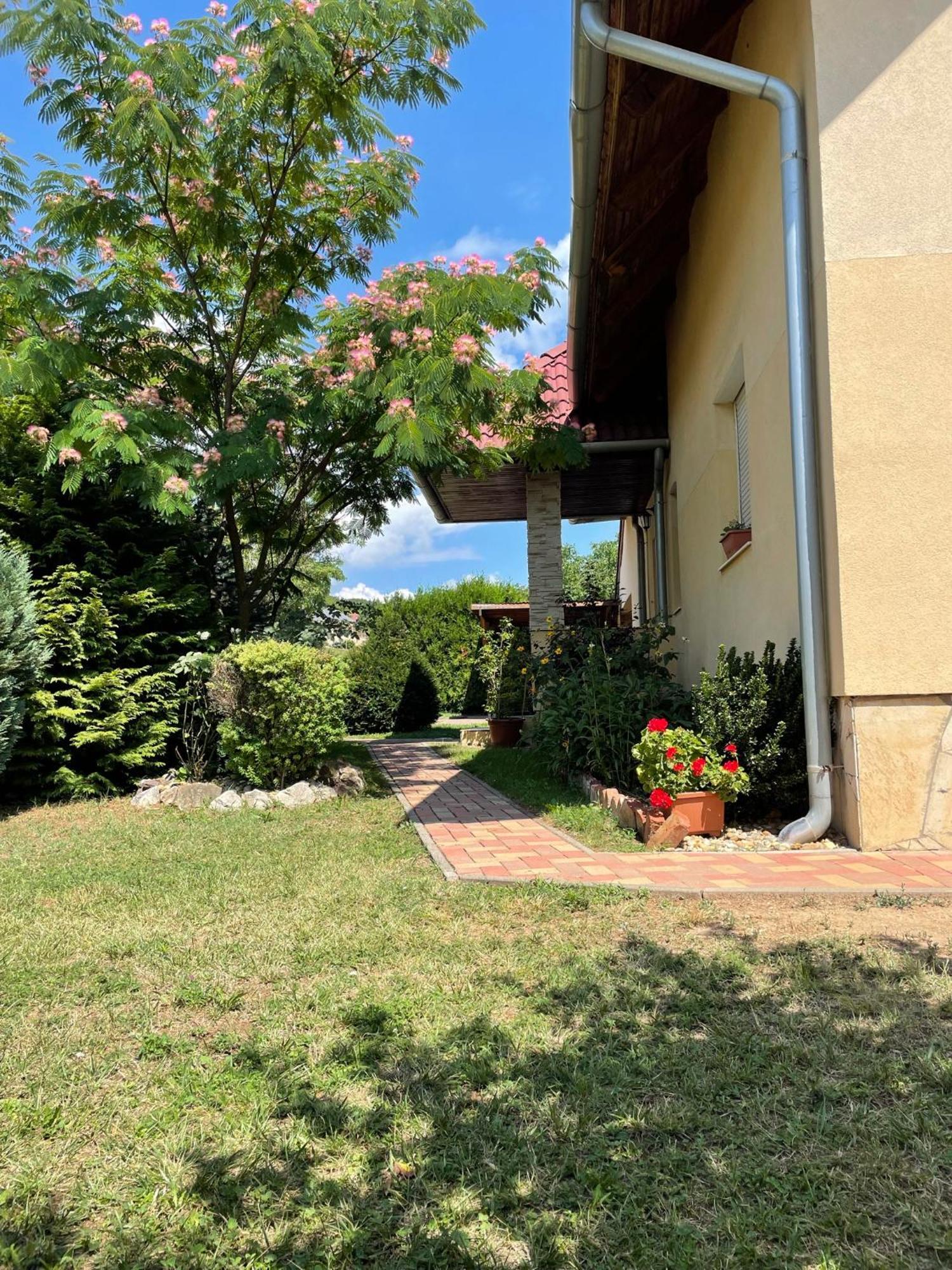 Jasmin Apartment House Vonyarcvashegy Bagian luar foto